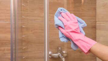 Cẩn thận vệ sinh sau khi lắp đặt Phòng Tắm bằng kính sao cho an toàn?