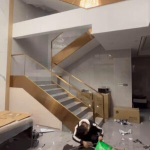 CẦU THANG TAY VỊN INOX KÍNH