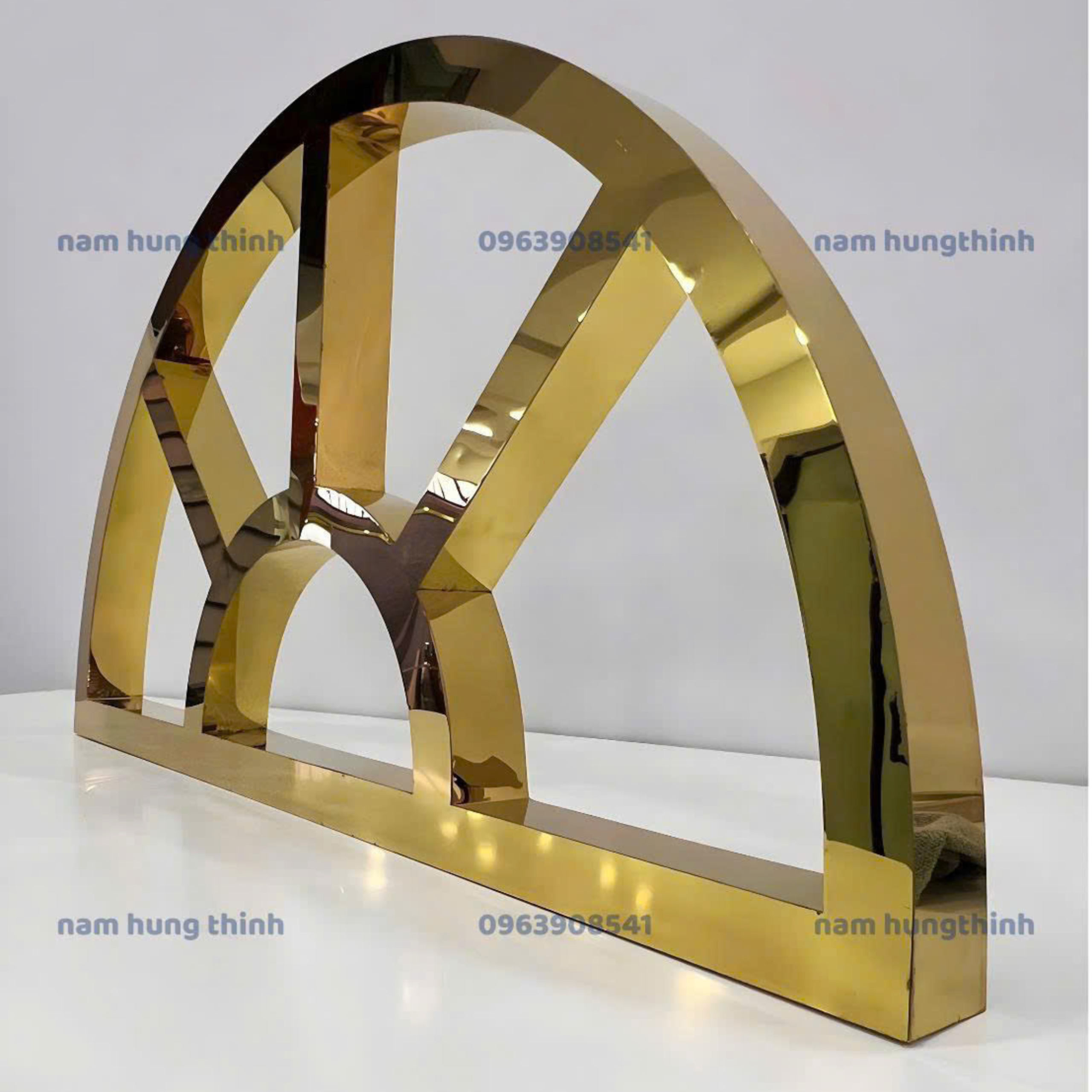 khung-cua-vom-inox-ma-pvd-vang-guong